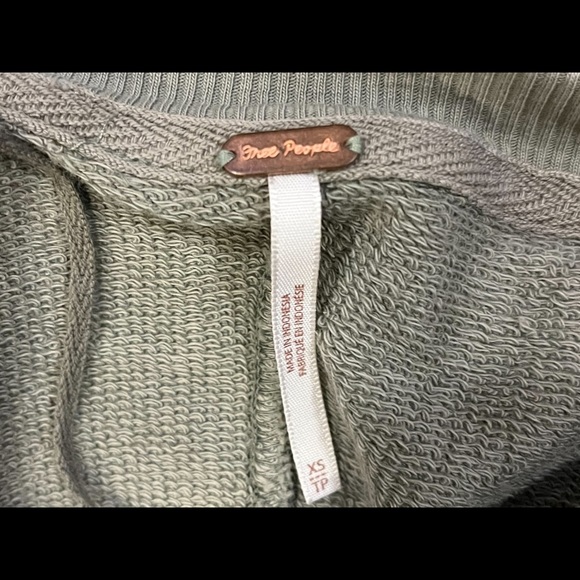 Free People 100% cotton sage green cropped top - Picture 3 of 3